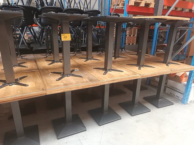 Lot 13 - horeca tafel hilma. 29 stuks - afbeelding 1 van  5