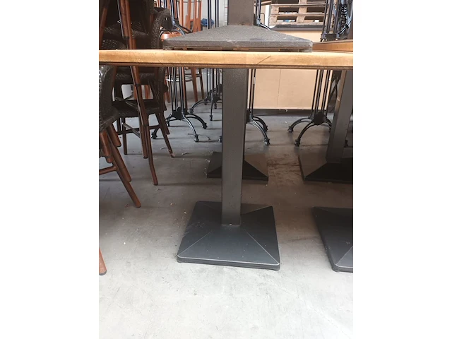 Lot 13 - horeca tafel hilma. 29 stuks - afbeelding 4 van  5