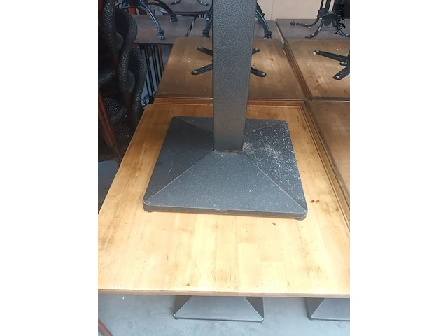 Lot 13 - horeca tafel hilma. 29 stuks - afbeelding 5 van  5
