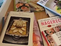 Lot 13 - kookboeken. 27 stuks - afbeelding 2 van  4