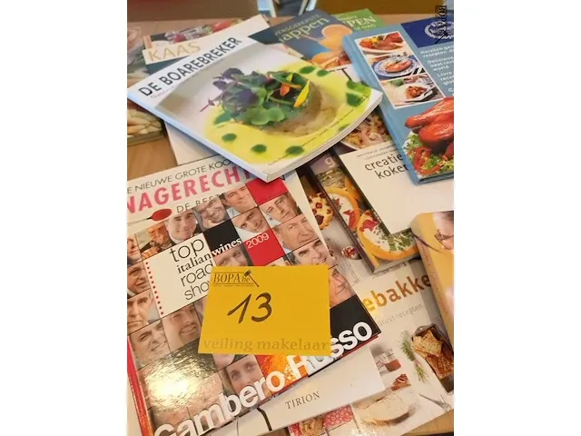 Lot 13 - kookboeken. 27 stuks - afbeelding 3 van  4