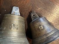 Lot 13 - koperen bel en klokken, 3 stuks - afbeelding 3 van  3