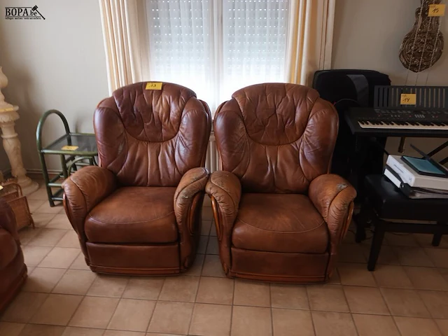 Lot 13 - lederen salon - afbeelding 3 van  6