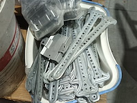 Lot 13 - lot bevestigingsstukken - afbeelding 2 van  6