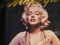 Lot 13 - marilyn monroe boeken en kader en prent - afbeelding 5 van  8