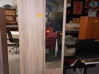 Lot 13 - moderne kledingkast - afbeelding 1 van  3