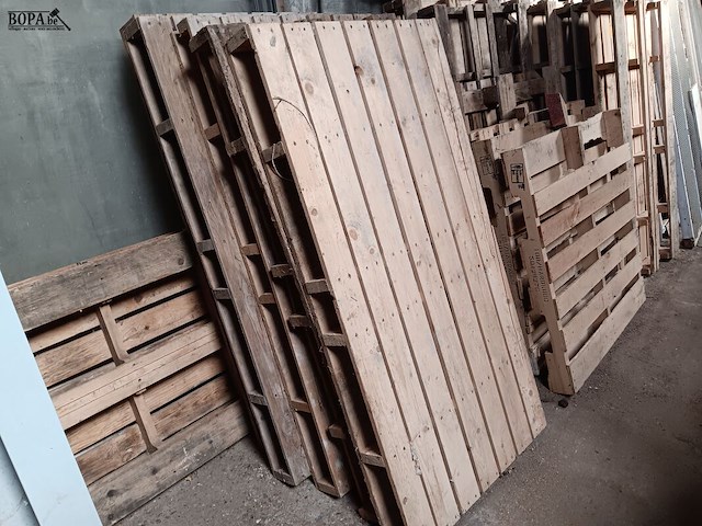 Lot 13 - palletten - afbeelding 1 van  3