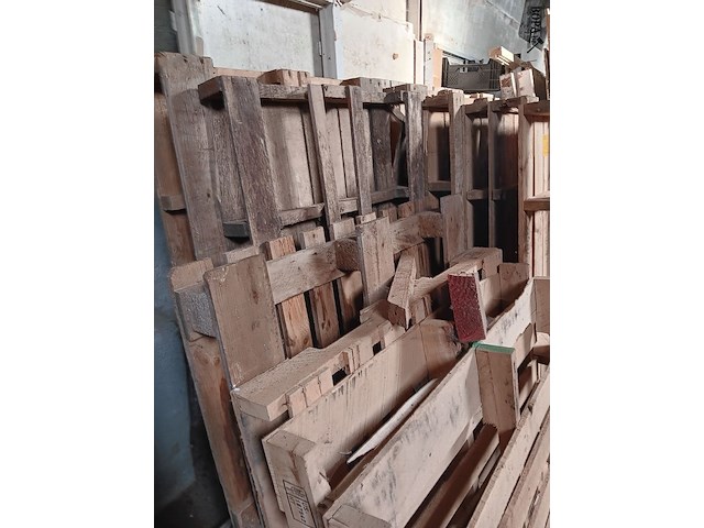 Lot 13 - palletten - afbeelding 3 van  3