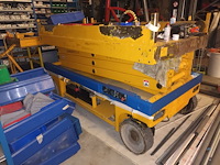 Lot 13 - schaarlift compact 10 met kooi - afbeelding 2 van  6