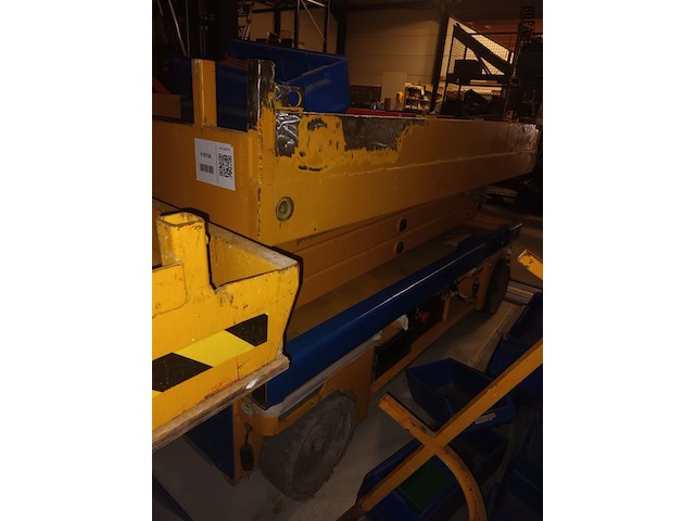 Lot 13 - schaarlift compact 10 met kooi - afbeelding 6 van  6