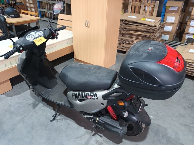 Lot 13 - scooter pandora - afbeelding 1 van  8