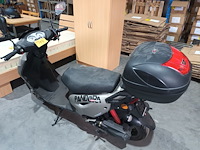 Lot 13 - scooter pandora