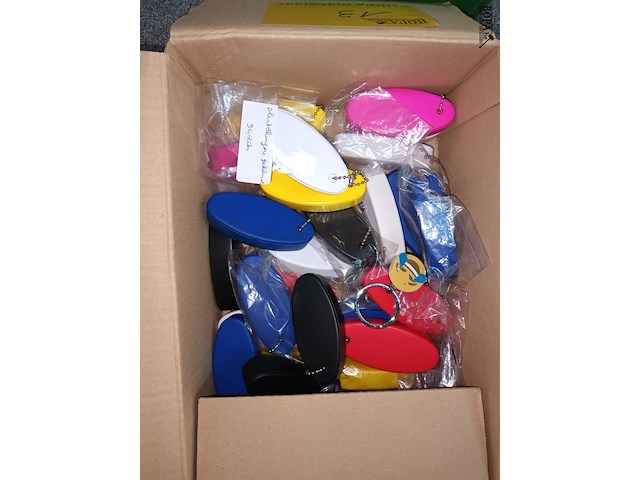 Lot 13 - sleutelhangers en musketons - afbeelding 2 van  3