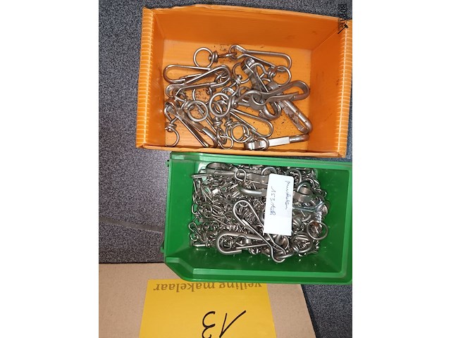 Lot 13 - sleutelhangers en musketons - afbeelding 3 van  3