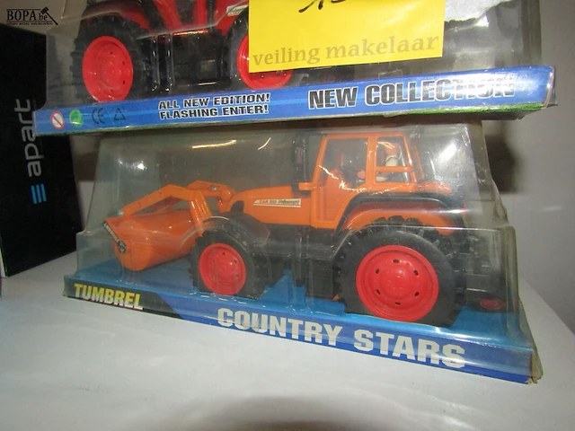 Lot 13 - speelgoed tractors - afbeelding 2 van  2
