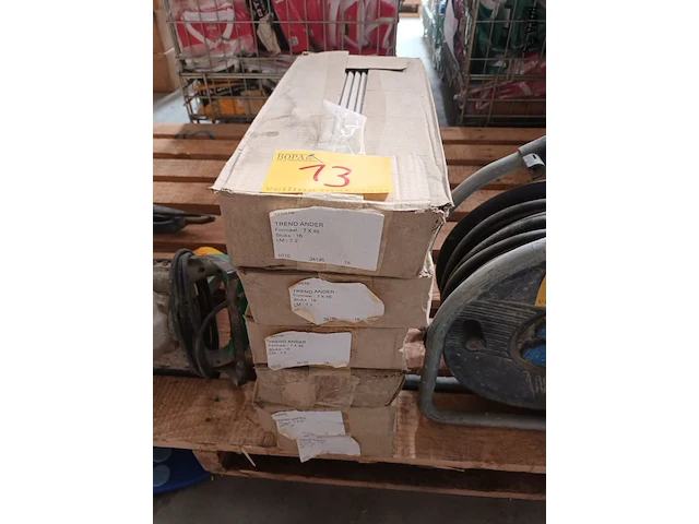 Lot 13 - tegelplinten - afbeelding 3 van  3