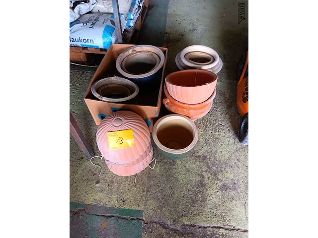 Lot 13 - terracotta potten. 14 stuks - afbeelding 1 van  3