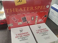 Lot 13 - theaterspel en 2 boeken - afbeelding 1 van  5