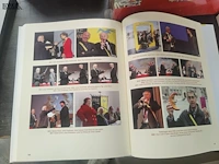 Lot 13 - theaterspel en 2 boeken - afbeelding 5 van  5