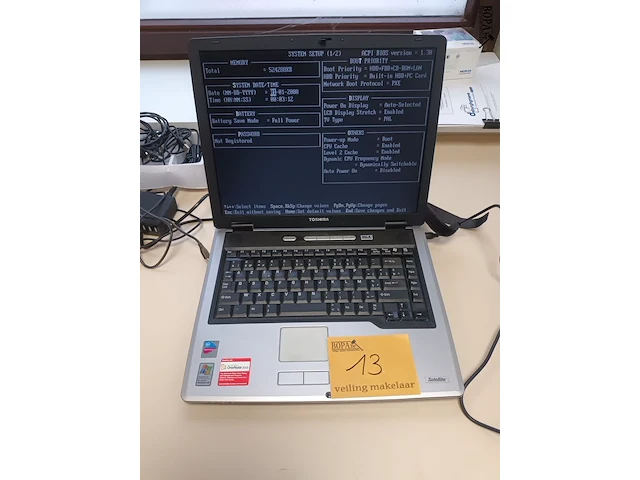 Lot 13 - toshiba laptop - afbeelding 1 van  4