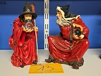 Lot 13 - tovenaars met glazen bol 2 stuks - afbeelding 1 van  5