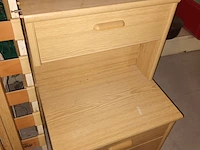 Lot 13 - tweepersoonsbed en nachtkastjes - afbeelding 2 van  3