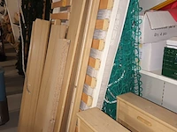 Lot 13 - tweepersoonsbed en nachtkastjes - afbeelding 3 van  3