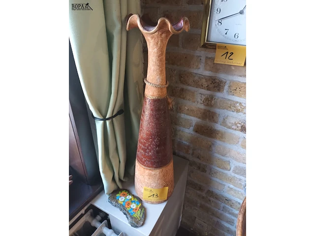 Lot 13 - vaas en leisteen - afbeelding 1 van  4