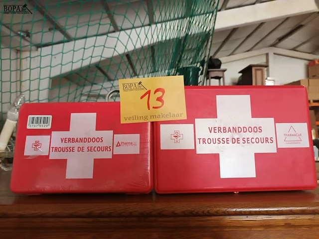Lot 13 - verbanddoos. 2 stuks - afbeelding 1 van  2