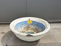 Lot 13 - vintage tuinschaal beton - afbeelding 1 van  4