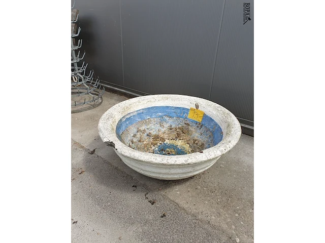 Lot 13 - vintage tuinschaal beton - afbeelding 3 van  4