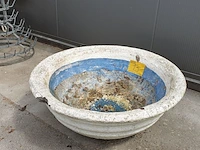 Lot 13 - vintage tuinschaal beton - afbeelding 3 van  4