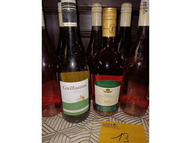 Lot 13 - wijnen - 13 flessen - afbeelding 2 van  2