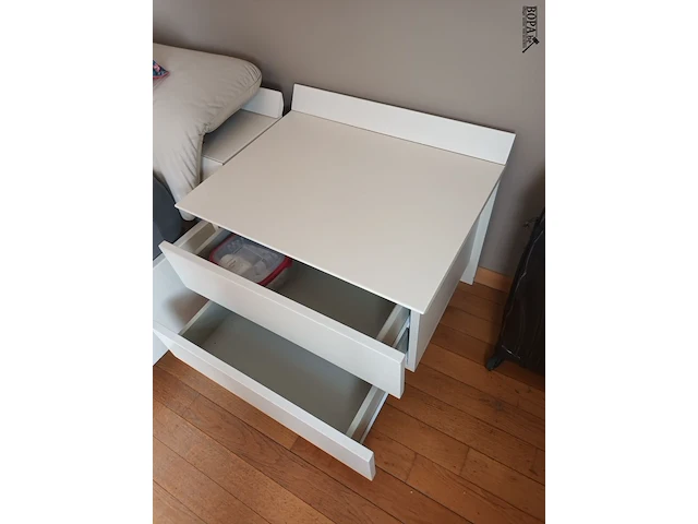 Lot 13 - witte nachtkastjes. 2 stuks - afbeelding 4 van  4