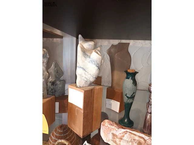 Lot 130 - decoratie in natuursteen. 8 stuks - afbeelding 3 van  4