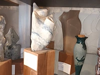 Lot 130 - decoratie in natuursteen. 8 stuks - afbeelding 3 van  4