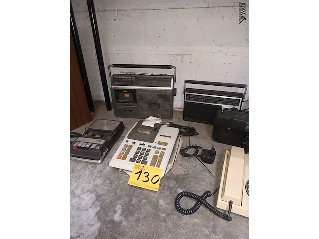 Lot 130 - elektro. 5 stuks - afbeelding 2 van  6