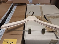 Lot 130 - groot lot kleerhangers - afbeelding 3 van  3