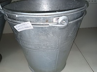 Lot 130 - metalen emmers. 3 stuks - afbeelding 3 van  3