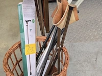 Lot 130 - rieten mand met diverse wandelstokken en krukken - afbeelding 1 van  4