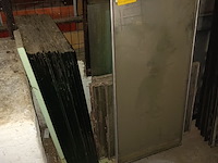 Lot 130 - serre glas - afbeelding 1 van  3