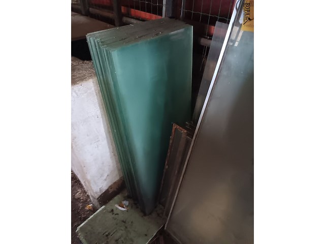 Lot 130 - serre glas - afbeelding 2 van  3