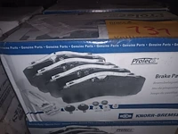 Lot 131 - brake pad set protecs. 6 stuks - afbeelding 3 van  3
