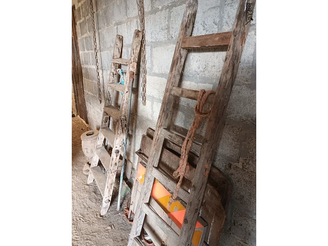 Lot 131 - brocante. 10 stuks - afbeelding 5 van  5