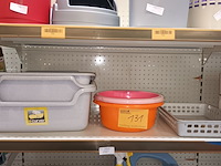 Lot 131 - huisraad in pvc. 19 stuks - afbeelding 1 van  6