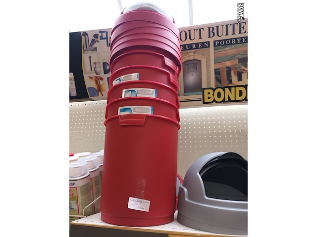 Lot 131 - huisraad in pvc. 19 stuks - afbeelding 3 van  6