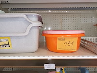 Lot 131 - huisraad in pvc. 19 stuks - afbeelding 4 van  6