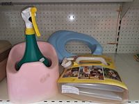 Lot 131 - huisraad in pvc. 19 stuks - afbeelding 6 van  6