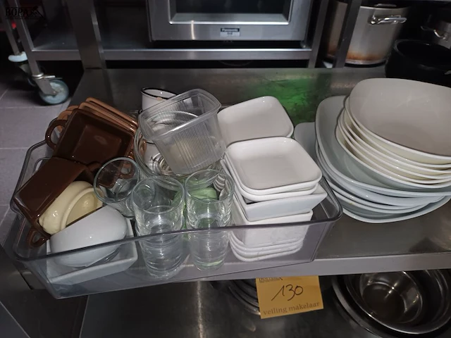 Lot 131 - kommen en schalen - afbeelding 2 van  4