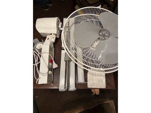 Lot 131 - ventilator super crown electric fan - afbeelding 1 van  2